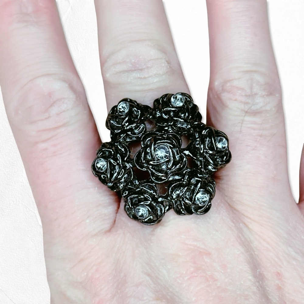 7442u. Stretch Gunmetal Rose Floral Ring